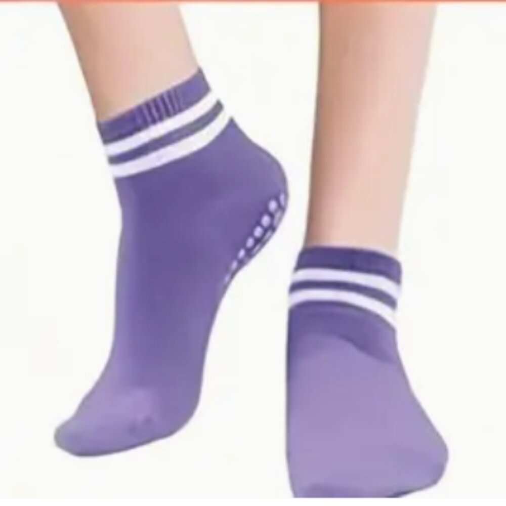 Callie Lives Yoga Grip Ankle Socks for Pilates, Ballet, or Loungewear Medium - Picture 7 of 7